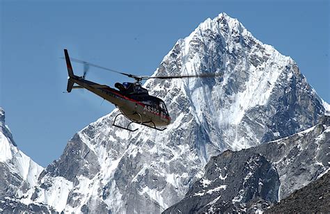 can a helicopter land on mt everest